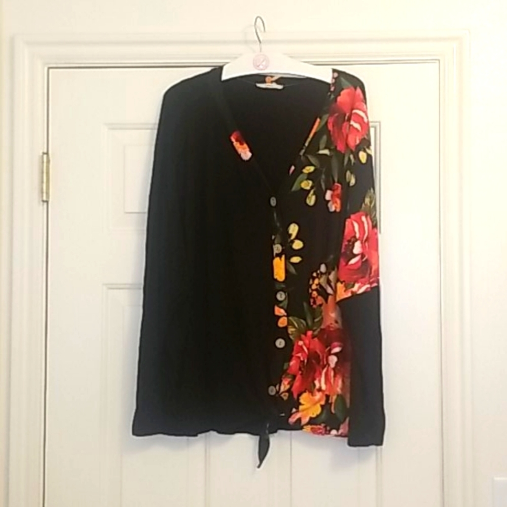 Long sleeve  black and floral print tie top